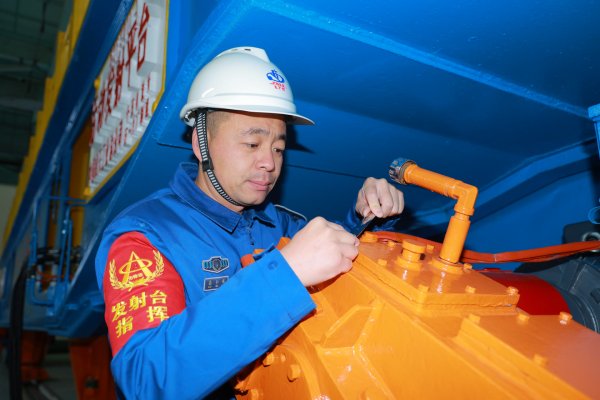 匠心智策 神舟二十一号船箭组合体转运至发射区, 近日将择机实施发射